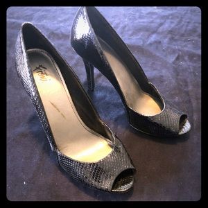Fioni snake scale textured heels